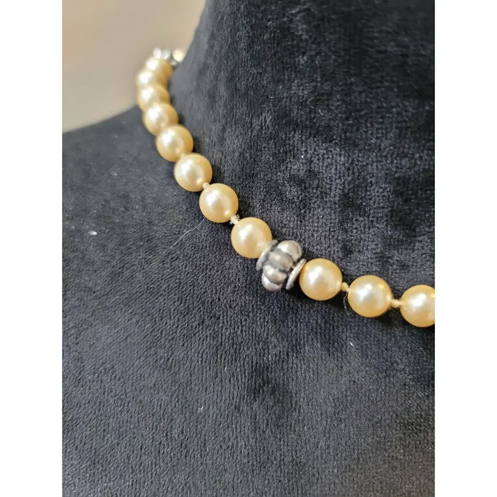 Women's Cream Pearl Beaded Necklace With Antique Silver Crown Shaped Lock - Picture 4 of 6